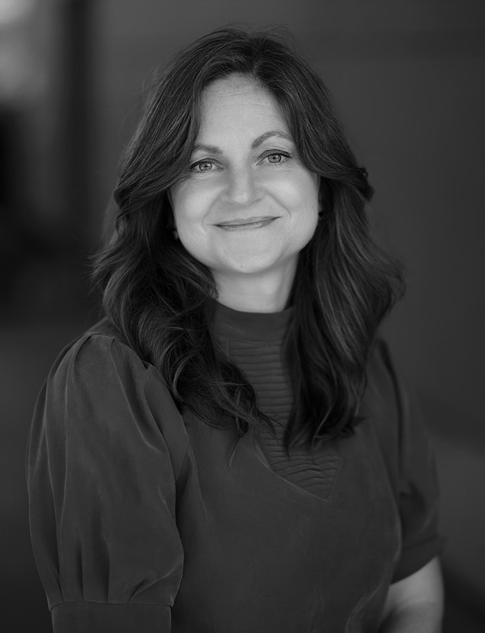 Gunver Lystbæk Vestergård (f. 1983) er ph.d. og videnskabsjournalist på Weekendavisen. Hun har tidligere skrevet for Videnskab.dk, Illustreret Videnskab og JyllandsPosten. I 2019 udgav hun bogen ”Fjerne kloder – Historien om opdagelsen af exoplaneter og jagten på verdener som vores”. Hør forfatteren fortælle om ”Vores levende univers”, og hvad der i øvrigt sker med vores erkendelse af liv i universet. (Foto: Peter Nørby)