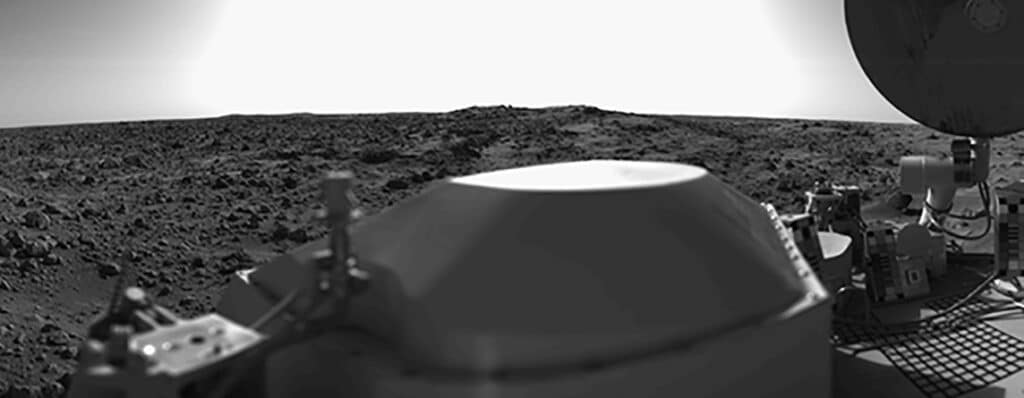 Bogen "Vores levende univers" skrevet af Gunver Lystbæk Vestergård, er en spændende bog om jagten på liv i rummet, der også omtaler ufoer.