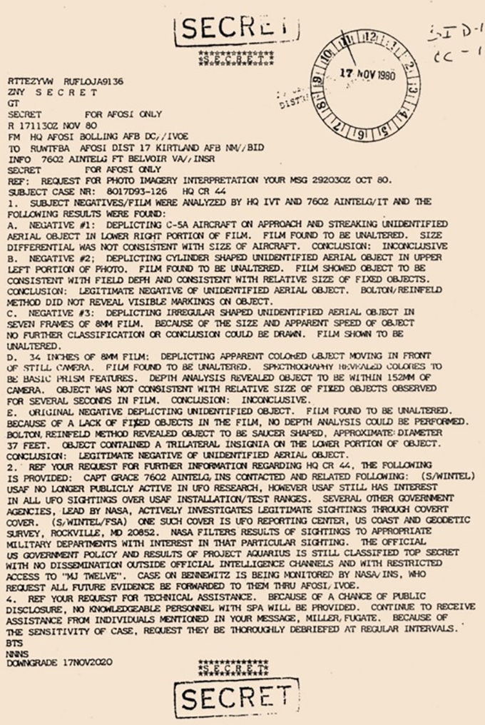 Dette forfalskede dokument, kendt som Aquarius-dokumentet, fik Bill Moore af efterretningsagenten Richard Doty og gav det videre til Paul Bennewitz med ordene: ”Paul, du må hellere være forsigtig med, hvad du gør med dette. Brug det i din egen research, men hold det tæt ind til kroppen”. I Aquarius-dokumentet optræder betegnelsen ”MJ-12” for første gang.