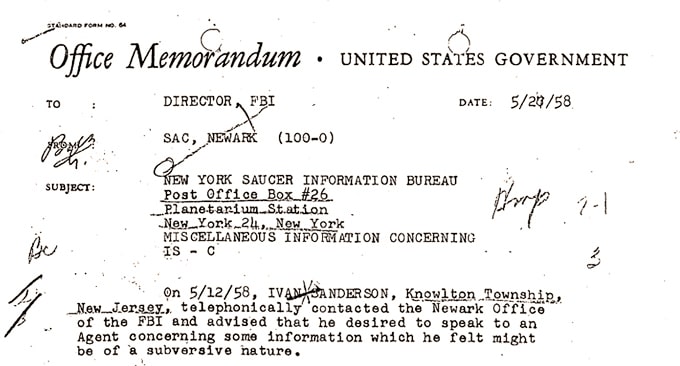 Ifølge notatet ringede Ivan Sanderson til FBI-kontoret i Newark den 12. maj 1958 og angav, at han ønskede at tale med en agent. Han blev efterfølgende interviewet den 16. maj i sin bopæl i New Jersey sammen med Hans Stefan Santesson, en svensk science fiction-redaktør fra King Size Publications i New York. (Foto: FBI)