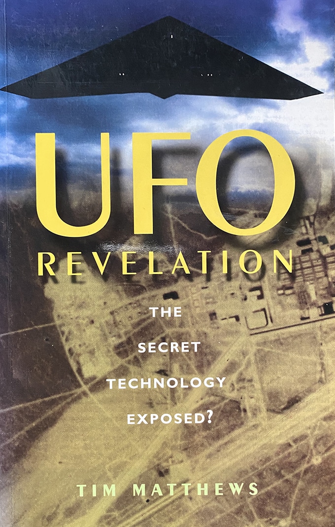 Tim Matthews alias Tim Hepple har skrevet ”UFO Revelation”. Hepple er kendt som en britisk informant og tidligere medlem af det højreekstreme parti British National Party (BNP), som i 1994 stod frem i tv-programmet "World in Action" og hjalp med at afsløre den voldelige nazistiske gruppe Combat 18. Han blev omtalt som en "nazi mole", dvs. en infiltrator, der samarbejdede med antiracistiske grupper og myndigheder for at afsløre fascistisk og racistisk aktivitet i Storbritannien. Hepple skulle således både være en del af den britiske højreekstremistiske bevægelse og en vigtig kilde til afsløringer af miljøets voldelige og kriminelle handlinger. Han er blevet kaldt ”den mest kontroversielle person i ufologien”. (Foto: Kim Møller Hansen)
