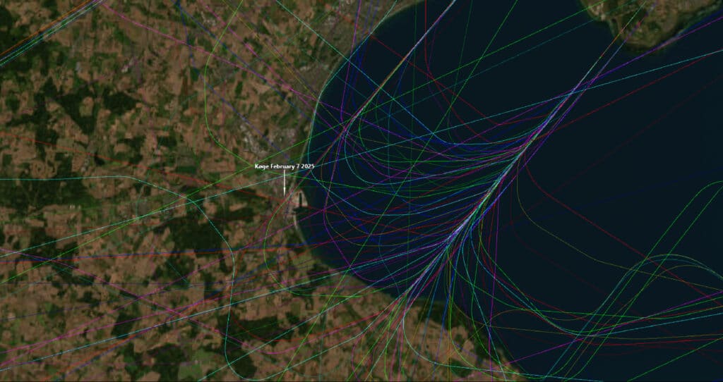 Det var ikke fordi, der fløj flere fly end der plejede d. 3. januar, at nogen pludselig blev opfattet som droner. F.eks. fløj der hele 115 i samme tidsperiode d. 7. februar. Og flere andre fredage var der også flere end de 47 fly, der fløj d. 3. januar.