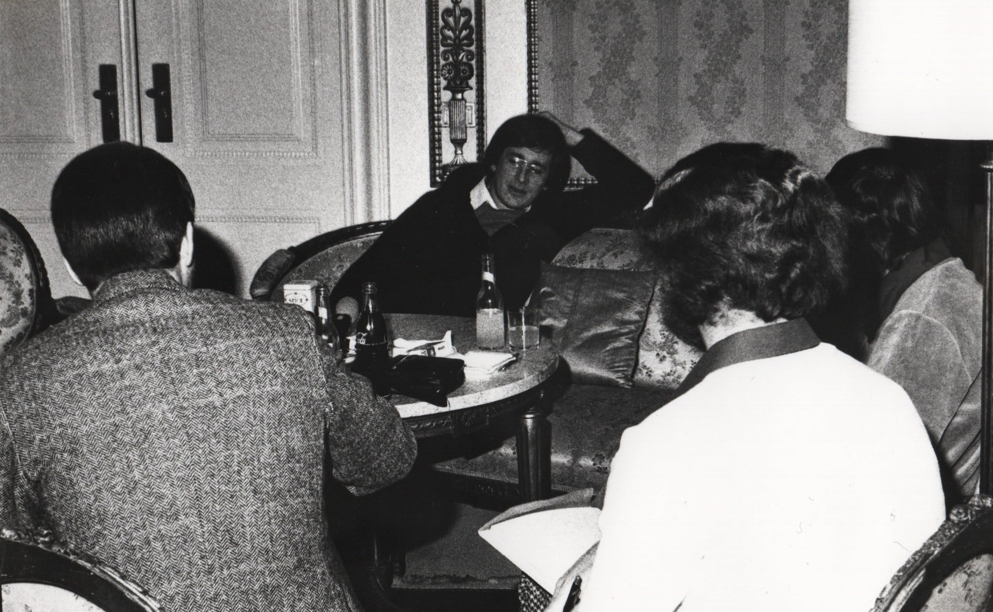 Steven Spielberg på D'Angleterre, med (fra venstre mod højre) ryggen af Flemming Ahrenkiel, Iver O. Kjems og Erling Jensen.