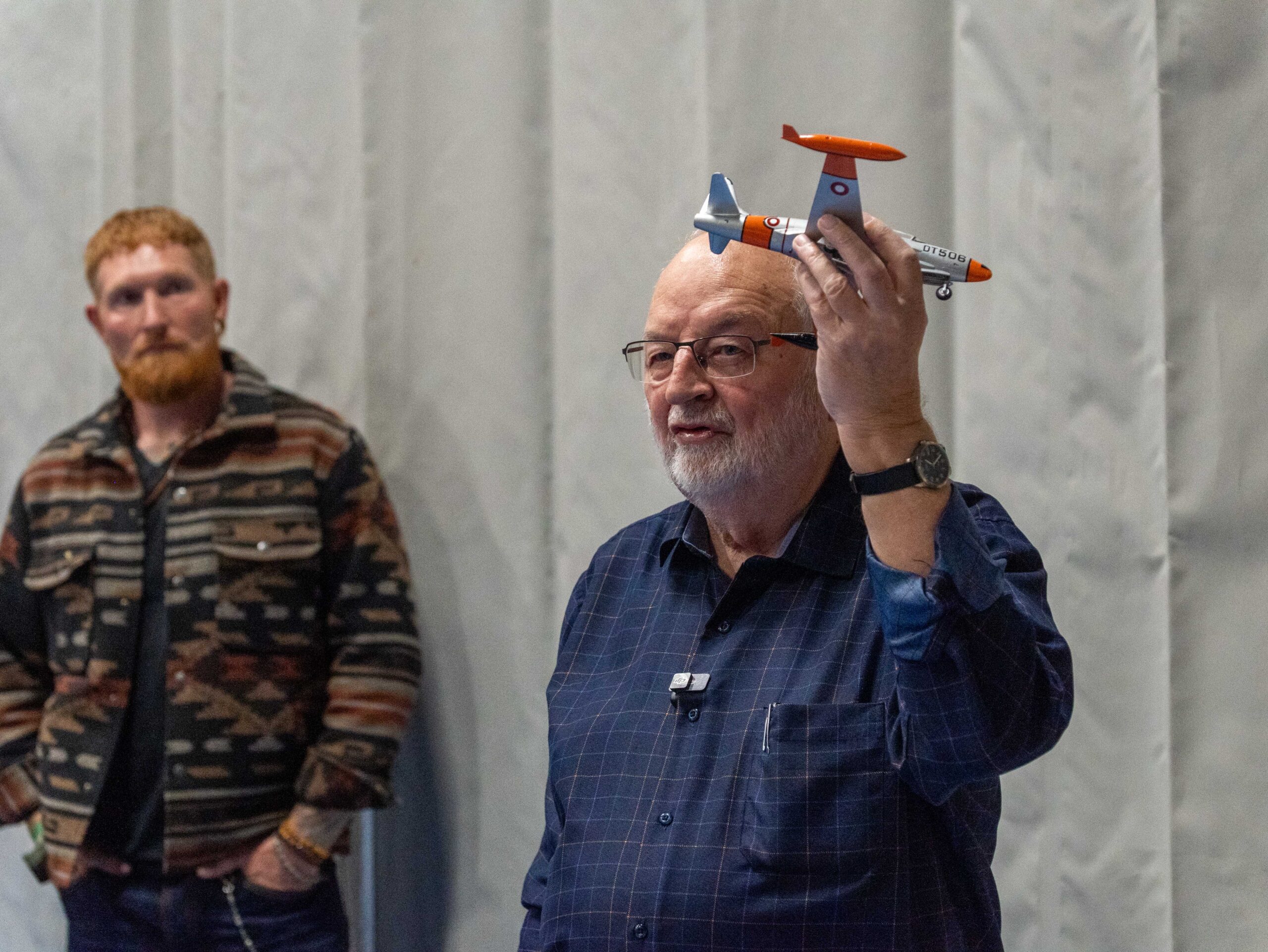 Ole Henningsen med det T33-skolefly, der længe var under mistanke for at være indblandet i Maarups oplevelse.